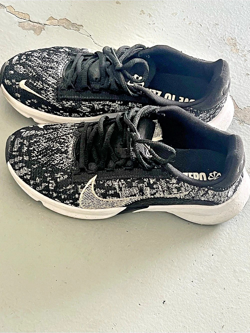 Nike Women's Black & White Athletic Shoes